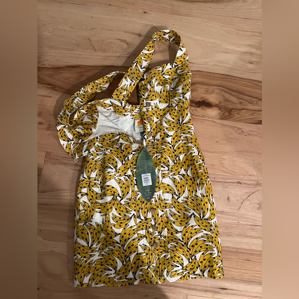 Too big. Never worn.